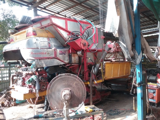 530,000 บาท รถกำลังเกี่ยวข้าว เอาไปหาเงินได้เลย ราคาคุยกันได้ จัดการแล้วครับ พร้อมเกี่ยว สนใจก็ทักมาครับเดิน PC 200  เครือง isuzu 6hhe 210 + turbo โซ่ 46 ข้อ d2 ปั้ม Dykin 23 แขนปรับระดับ สภาพที่ขายเก็บงานใหม่หมด พร้อมเกี่ยวนาปีครับ