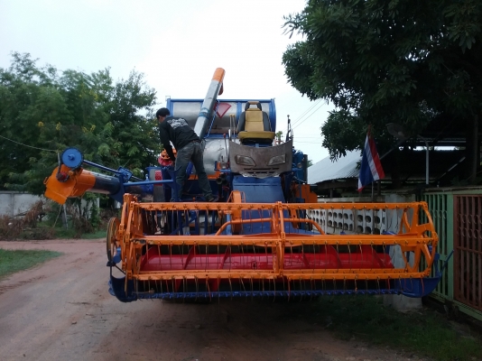 530,000 บาท รถกำลังเกี่ยวข้าว เอาไปหาเงินได้เลย ราคาคุยกันได้ จัดการแล้วครับ พร้อมเกี่ยว สนใจก็ทักมาครับเดิน PC 200  เครือง isuzu 6hhe 210 + turbo โซ่ 46 ข้อ d2 ปั้ม Dykin 23 แขนปรับระดับ สภาพที่ขายเก็บงานใหม่หมด พร้อมเกี่ยวนาปีครับ