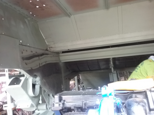 530,000 บาท รถกำลังเกี่ยวข้าว เอาไปหาเงินได้เลย ราคาคุยกันได้ จัดการแล้วครับ พร้อมเกี่ยว สนใจก็ทักมาครับเดิน PC 200  เครือง isuzu 6hhe 210 + turbo โซ่ 46 ข้อ d2 ปั้ม Dykin 23 แขนปรับระดับ สภาพที่ขายเก็บงานใหม่หมด พร้อมเกี่ยวนาปีครับ