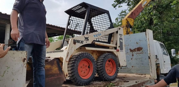 ขายด่วน145,000รถตักยกป๊อบแคท-533ตักยก0.7ตันคิวยกสูง2.8เมตรรถขับเคลื่อน4ล้อระบบเกียทอกรถนอกเพื่งนำเข้ามายังไม่เคยใช้งานในเมืองไทยเลย