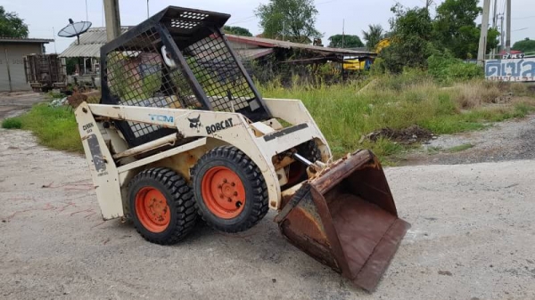 ขายด่วน145,000รถตักยกป๊อบแคท-533ตักยก0.7ตันคิวยกสูง2.8เมตรรถขับเคลื่อน4ล้อระบบเกียทอกรถนอกเพื่งนำเข้ามายังไม่เคยใช้งานในเมืองไทยเลย