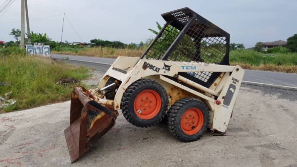 ขายด่วน145,000รถตักยกป๊อบแคท-533ตักยก0.7ตันคิวยกสูง2.8เมตรรถขับเคลื่อน4ล้อระบบเกียทอกรถนอกเพื่งนำเข้ามายังไม่เคยใช้งานในเมืองไทยเลย