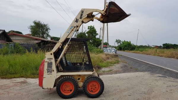 ขายด่วน145,000รถตักยกป๊อบแคท-533ตักยก0.7ตันคิวยกสูง2.8เมตรรถขับเคลื่อน4ล้อระบบเกียทอกรถนอกเพื่งนำเข้ามายังไม่เคยใช้งานในเมืองไทยเลย