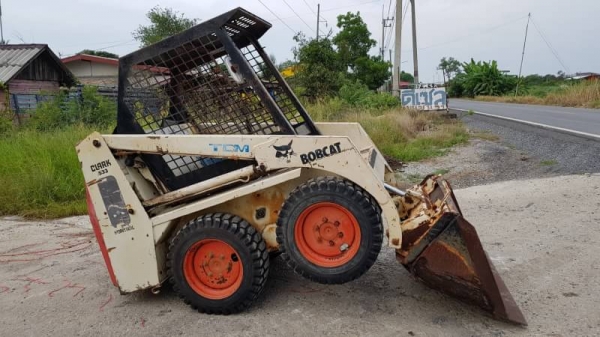 ขายด่วน145,000รถตักยกป๊อบแคท-533ตักยก0.7ตันคิวยกสูง2.8เมตรรถขับเคลื่อน4ล้อระบบเกียทอกรถนอกเพื่งนำเข้ามายังไม่เคยใช้งานในเมืองไทยเลย