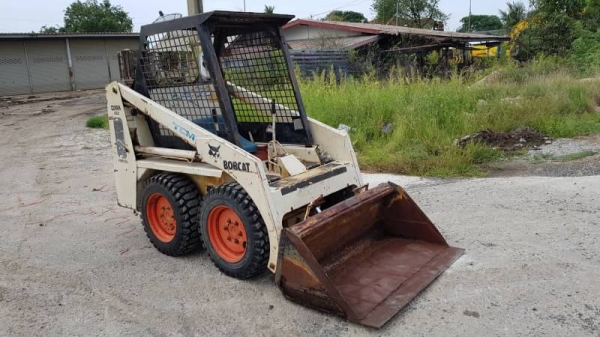 ขายด่วน145,000รถตักยกป๊อบแคท-533ตักยก0.7ตันคิวยกสูง2.8เมตรรถขับเคลื่อน4ล้อระบบเกียทอกรถนอกเพื่งนำเข้ามายังไม่เคยใช้งานในเมืองไทยเลย