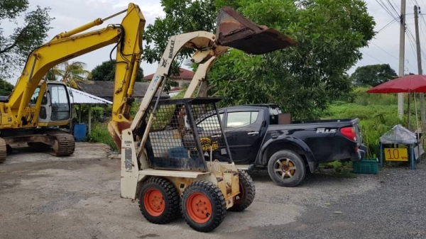 ขายด่วน145,000รถตักยกป๊อบแคท-533ตักยก0.7ตันคิวยกสูง2.8เมตรรถขับเคลื่อน4ล้อระบบเกียทอกรถนอกเพื่งนำเข้ามายังไม่เคยใช้งานในเมืองไทยเลย