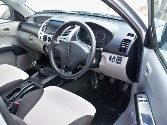 2010 MITSUBISHI TRITON 2.4 GLX MEGA CAB เกียร์ธรรมดา