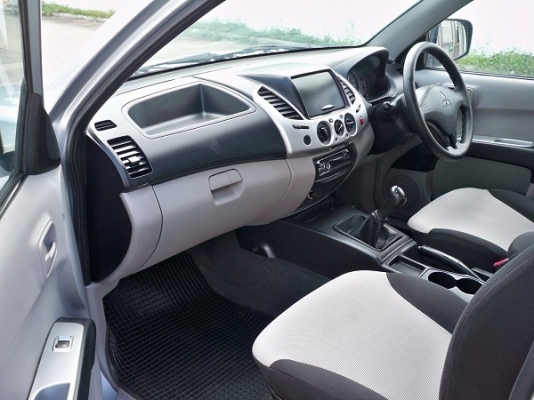 2010 MITSUBISHI TRITON 2.4 GLX MEGA CAB เกียร์ธรรมดา