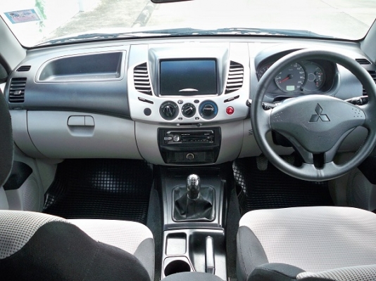 2010 MITSUBISHI TRITON 2.4 GLX MEGA CAB เกียร์ธรรมดา