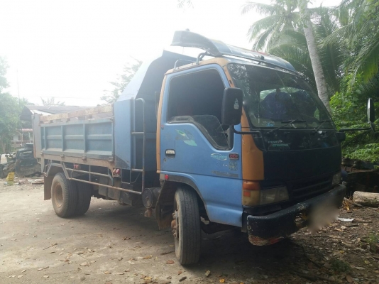 รถอีซูซุ 6 ล้อดั้ม NPR 135 แรงม้า ปี 48. สนใจติดต่อ 081 - 6079515