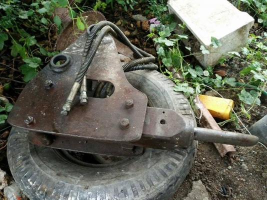 ขาย หัวแย็ก ใช้กับ pc30-35-40 ใช้ดีไม่มีปัญหา ราคา 55000 บาท ต่อรองได้ พร้อมลายแย็ก