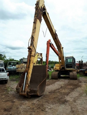 KOMATSU  pc 200-6 บูมยาว 16 ม. ปี 2002   เครื่องดี ปั้มแรง โช่หนา เอวแน่น ไฟฟ้าครบเอกสารอินวอยท์ รถพร้อมใช้