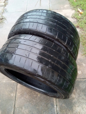 ( ปี16 )  235/45R17  DUNLOPDIREZZA DZ102 ปี16 มี 2 เส้น  โทร.081-427-3941