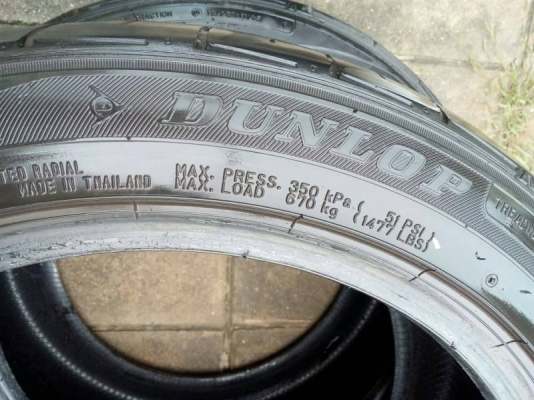 ( ปี16 )  235/45R17  DUNLOPDIREZZA DZ102 ปี16 มี 2 เส้น  โทร.081-427-3941