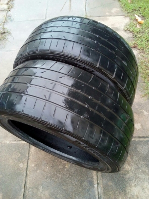 ( ปี16 )  235/45R17  DUNLOPDIREZZA DZ102 ปี16 มี 2 เส้น  โทร.081-427-3941