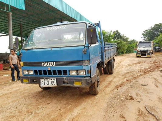 ขายรถบรรทุก 6 ล้อ ISUZU NPR 110 แรงสภาพเดิม ขายรถบรรทุก 6 ล้อ ISUZU NPR 110 แรงสภาพเดิม