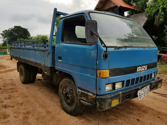 ขายรถบรรทุก 6 ล้อ ISUZU NPR 110 แรงสภาพเดิม