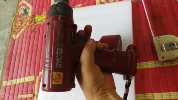 800 บ. ส่งฟรี โทร 083-2000058 LINE ID: line832923 สว่านแบตเตอร์รี ยี่ห้อ RYOBI จากญี่ปุ่น ชนิด9.6 V. 800 บ. ส่งฟรี โทร 083-2000058 LINE ID: line832923 สว่านแบตเตอร์รี ยี่ห้อ RYOBI จากญี่ปุ่น ชนิด9.6 V.
