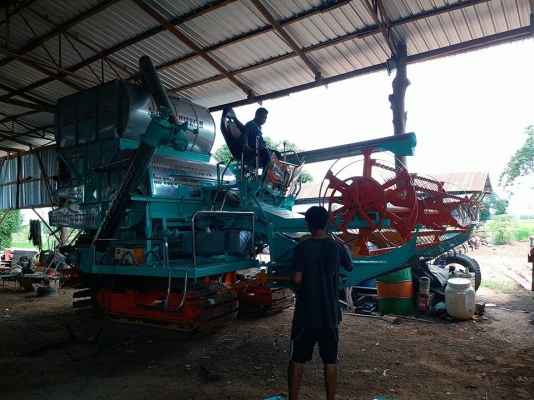 ขายรถเกี่ยวข้าวไทยเจริญปี2010 เครื่องJO8Cโบว์260ช่วงล่าง12ปั๊ม23 อุ้ม2.5ตันสภาพพร้อมใช้งาน