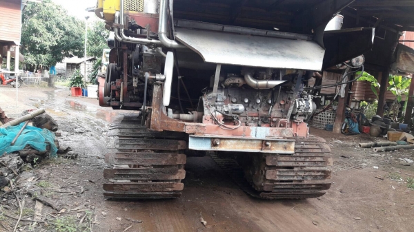 ขาย480.000 บาท รถเกี่ยวอุ้ม2.5ตัน เช็คสภาพพร้อมทำงาน เดินPC-200ปั้ม23เครื่อง210แรง