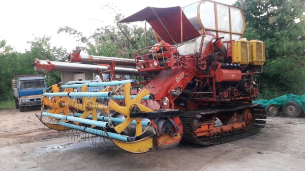 ขาย480.000 บาท รถเกี่ยวอุ้ม2.5ตัน เช็คสภาพพร้อมทำงาน เดินPC-200ปั้ม23เครื่อง210แรง