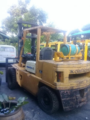 +++ ขายโฟล์คลิฟท์  KOMATSU FG45  ขนาด  4.5  ตัน  เครื่องยนต์ เบนซิน  แก๊ส  เสา  4  เมตร   เกียร์ธรรมดา  งา 1,200  มม.  ล้อหน้าคู่  ยางตันครับ