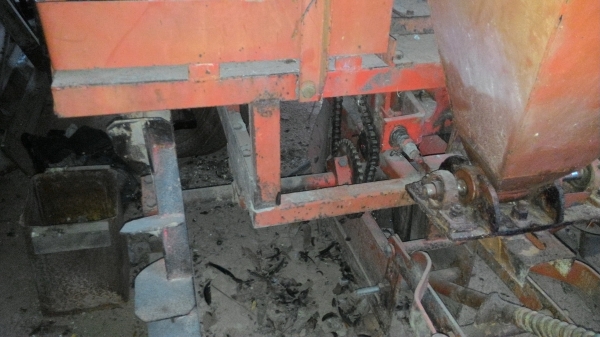 หางปลูกอ้อยร่องเดี่ยวKKสำหรับรถ47-51แรงสภาพพร้อมใช้ครับ