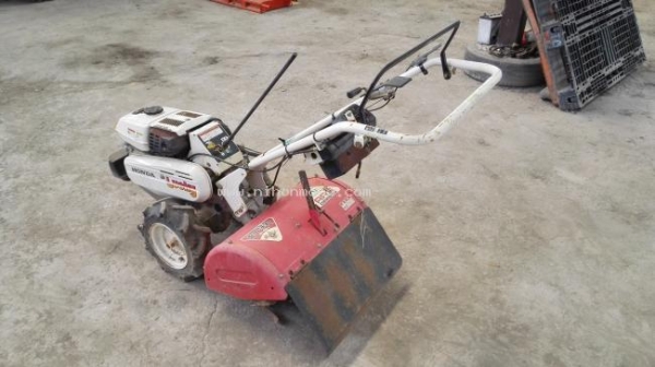 รถพรวนดินเดินตาม HONDA รุ่น FU650สตาร์ทกุญแจ ขนาด 5 แรงม้า รหัสสินค้า 50107088 ติดต่อ 081-8283376  www.nihonmono.com
