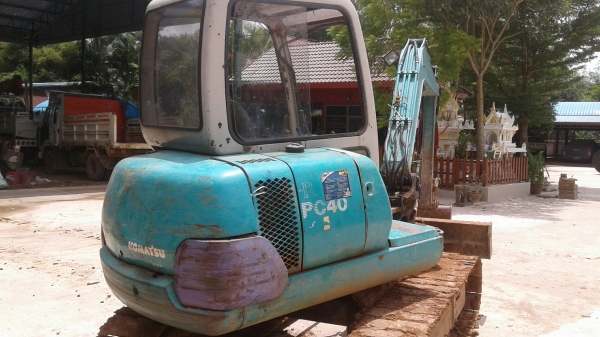 รถแบคโฮ KOMATSU PC40 รถแบคโฮ KOMATSU PC40
