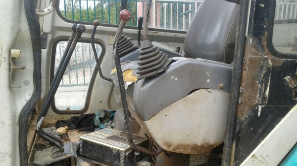 รถแบคโฮ KOMATSU PC40 รถแบคโฮ KOMATSU PC40