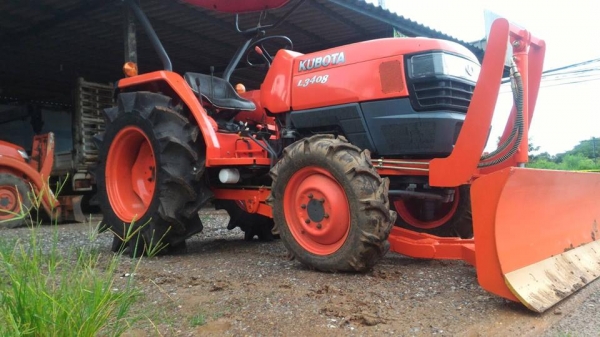 ขายรถไถ KUBOTA L3408 พร้อมดันหน้าใหม่ ยางหลังใหม่ ปรับสถาพให้แล้วพร้อมใช้งาน ทะเบียนพร้อมโอน ราคา 195,000บาท สนใจโทร มีรถขนส่งทั่วไทย ร้านสามย่านแทรคเตอร์ อ.แกลง จ.ระยอง โทร 0818618678 ,0899347475 id line=0818618678 id line=0917315475