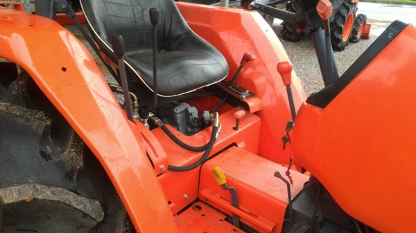ขายรถไถ KUBOTA L3408 พร้อมดันหน้าใหม่ ยางหลังใหม่ ปรับสถาพให้แล้วพร้อมใช้งาน ทะเบียนพร้อมโอน ราคา 195,000บาท สนใจโทร มีรถขนส่งทั่วไทย ร้านสามย่านแทรคเตอร์ อ.แกลง จ.ระยอง โทร 0818618678 ,0899347475 id line=0818618678 id line=0917315475
