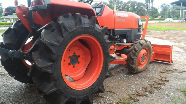 ขายรถไถ KUBOTA L3408 พร้อมดันหน้าใหม่ ยางหลังใหม่ ปรับสถาพให้แล้วพร้อมใช้งาน ทะเบียนพร้อมโอน ราคา 195,000บาท สนใจโทร มีรถขนส่งทั่วไทย ร้านสามย่านแทรคเตอร์ อ.แกลง จ.ระยอง โทร 0818618678 ,0899347475 id line=0818618678 id line=0917315475
