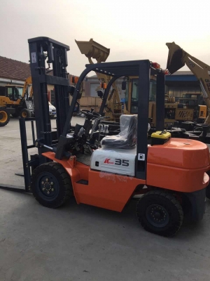 ขายรถโฟรคลิป รุ่นcpc35 มือหนึ่ง