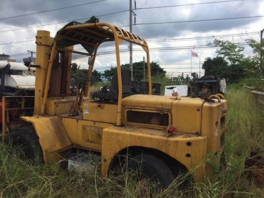 ขาย 195,000 รถโฟล์คลิฟท์ KOMATSU  FD 50-1. ยกได้ 5 ตัน  เครื่องดี  ปั้มดี ช่วงล่างดี เก่าจอด พร้อมใช้งาน เอกสารอินวอยร์  รถอยู่ อยุธยา. โทร&amp;ไอดีไลน์ 0610710295