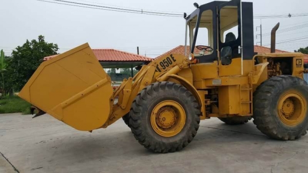 ขาย 525,000 รถตัก CATTERPILAR 950 เอวอ่อนแน่น   เครื่องดี ปั้มแรง รถสวยพร้อมใช้  รถยุ อ่างทอง 090-772-3710 090-772-3708