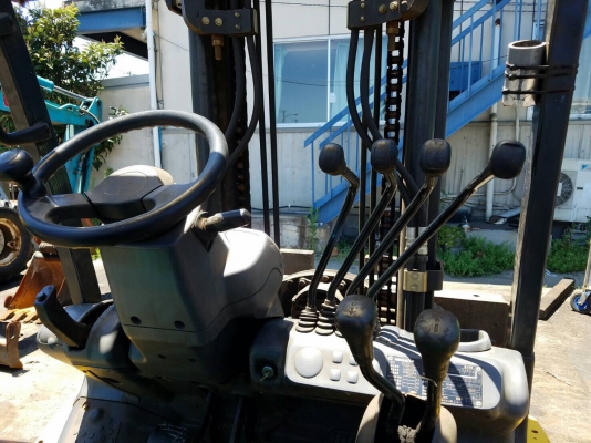 ขายโคมัสสุดีเซล FD30C-16 ปี สอบถามได้้ที 062-709-1747