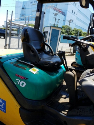 ขายโคมัสสุดีเซล FD30C-16 ปี สอบถามได้้ที 062-709-1747