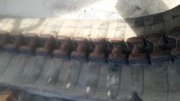 ขายแทรคยางเก่าจากนอก KOBELCO /SK75 ขายราคา 9,500 บาท ขายแทรคยางเก่าจากนอก KOBELCO /SK75 ขายราคา 9,500 บาท