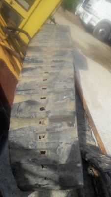 ขายแทรคยางเก่าจากนอก  KOBELCO /SK75 ขายราคา 9,500  บาท