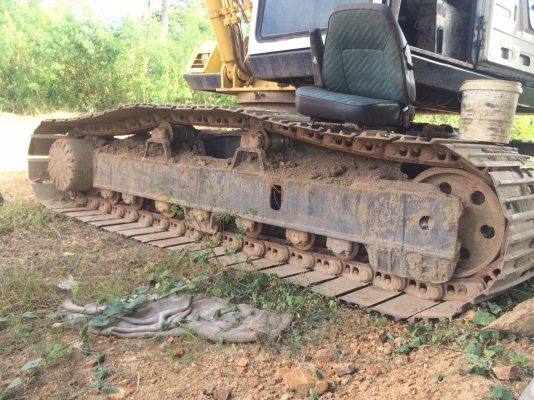 ขาย  200-5 คอนโทรลยาว ช่วงล่างเต็ม เอกสารซื้อขาย แอร์อุ่นๆ ไฟฟ้าตัด จอยังอยู่ ราคา 600,000 บาท 0967428942