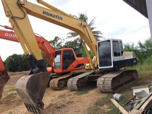 ขาย  200-5 คอนโทรลยาว ช่วงล่างเต็ม เอกสารซื้อขาย แอร์อุ่นๆ ไฟฟ้าตัด จอยังอยู่ ราคา 600,000 บาท 0967428942