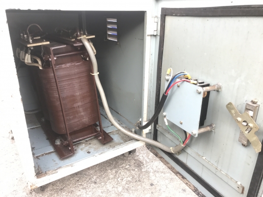 ขายหม้อแปลงไฟฟ้าคุมเครื่องจักรญี่ปุ่น Nunome electric made in Japan ขนาด 20Kva ไฟเข้า 380V ไฟออก 200V สภาพสวย พร้อมตู้ล้อลาก ใช้งานได้เลย