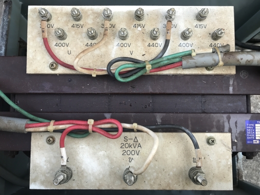 ขายหม้อแปลงไฟฟ้าคุมเครื่องจักรญี่ปุ่น Nunome electric made in Japan ขนาด 20Kva ไฟเข้า 380V ไฟออก 200V สภาพสวย พร้อมตู้ล้อลาก ใช้งานได้เลย