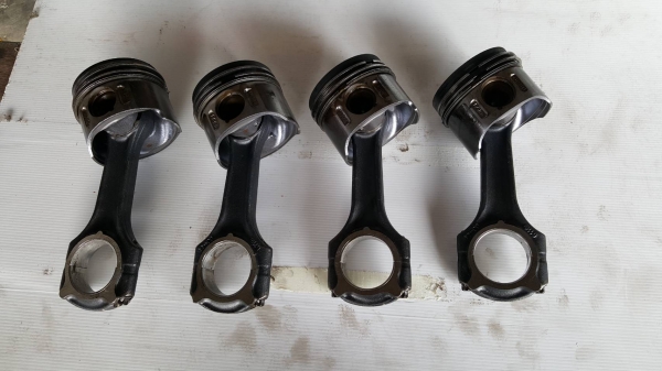 ขาย ลูกสูบ+แหวนพร้อมก้าน เบ็นซ์ vito ดีเซล