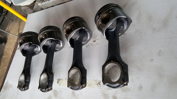 ขาย ลูกสูบ+แหวนพร้อมก้าน เบ็นซ์ vito ดีเซล