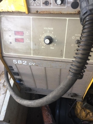 ขายตู้เชื่อมซีโอทู ESAB 582cv USA 550 A พร้อมสาย มีมอเตอร์ขับลวด พร้อมใช้งาน