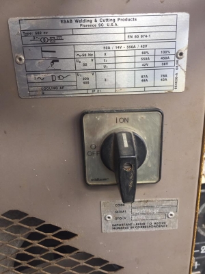 ขายตู้เชื่อมซีโอทู ESAB 582cv USA 550 A พร้อมสาย มีมอเตอร์ขับลวด พร้อมใช้งาน