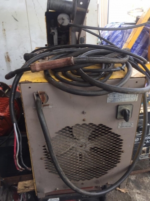 ขายตู้เชื่อมซีโอทู ESAB 582cv USA 550 A พร้อมสาย มีมอเตอร์ขับลวด พร้อมใช้งาน