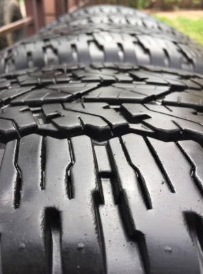 ยาง Bridgestone 265 65 17 กลางปี15 ดอกเต็ม ใช้ยาว ราคาไม่แพง